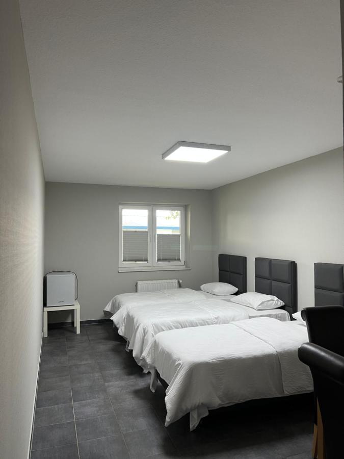 Motel Am Outletcenter ノイミュンスター エクステリア 写真
